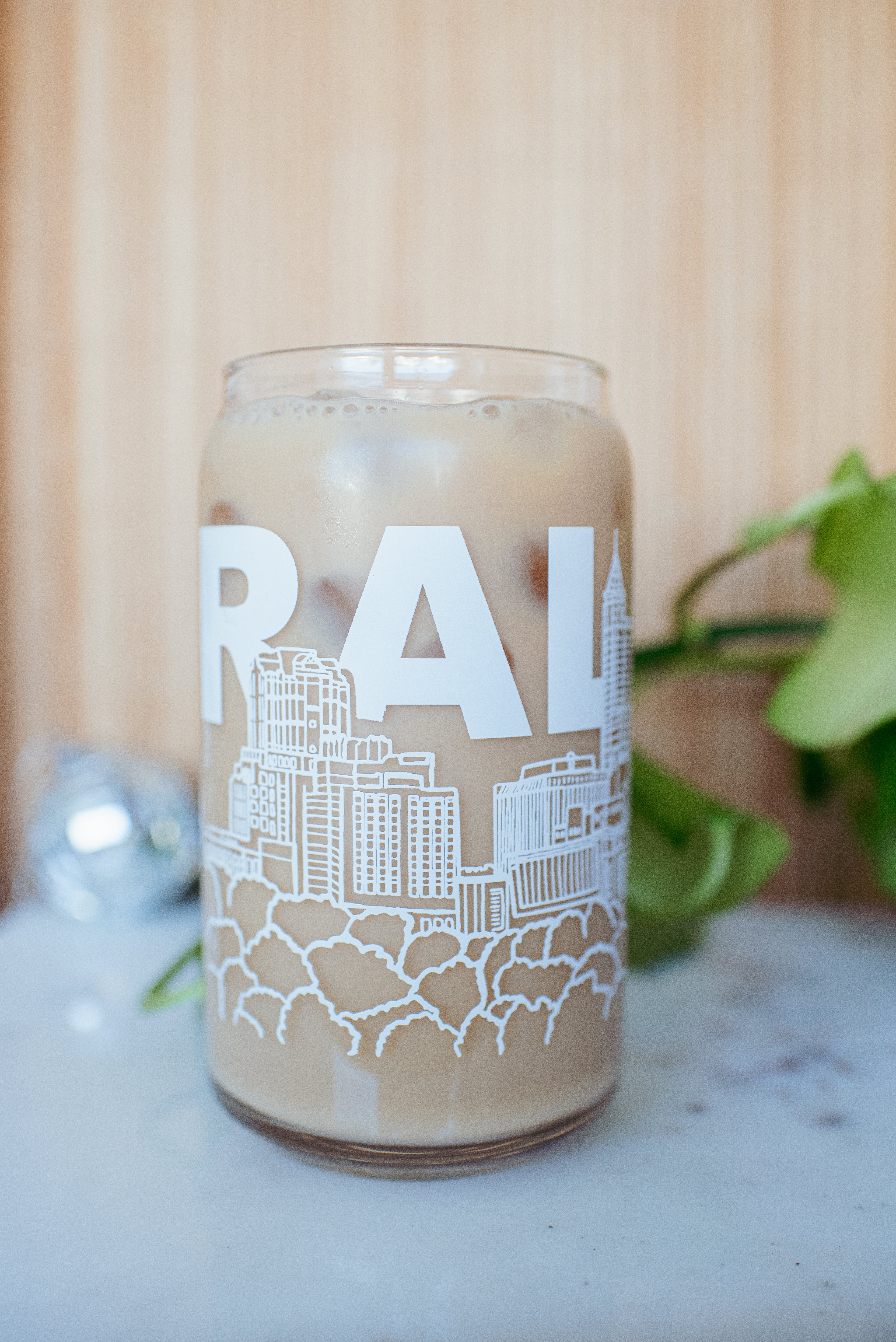 16 oz. "Raleigh Wrap" Beer Glass